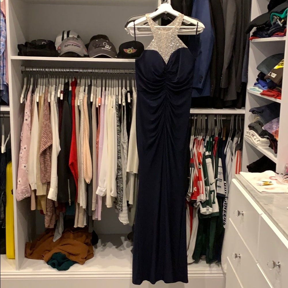 Dress / gown